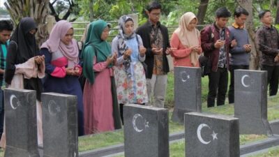 Jangan Takut Mati, Jangan Cari Mati, Jangan Lupa Mati dan Rindukanlah Mati