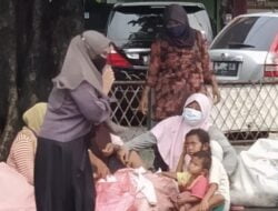 Berbagi Nasi, Membantu Sesama dan Membersihkan Hati