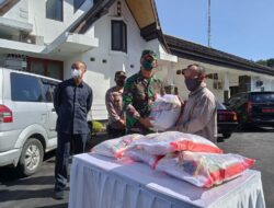 PPKM Darurat, Ratusan Paket Sembako Dibagikan Kepada Pedagang di Kota Sukabumi