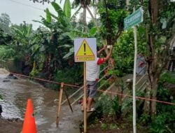 Hujan Deras Sebabkan Jembatan Lingkungan Roboh di Kota Sukabumi