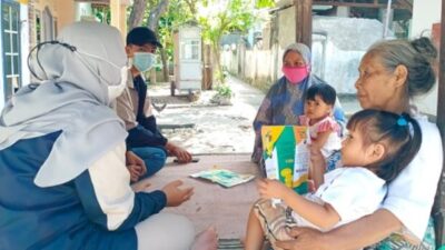 Mahasiswa KKN Muhammadiyah-Aisyiyah Door to Door Edukasi tentang Stunting Pada Warga