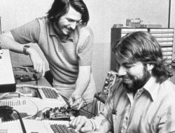 Pendiri Apple, Steve Wozniak, Dirikan Perusahaan Pembersih Sampah Luar Angkasa