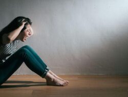 Bila Anda Mimpi Menjadi Orang Gila di Tengah Keramaian, Inilah Arti dan Maknanya