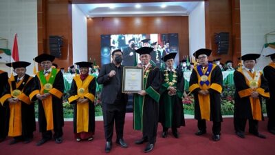 Panen Guru Besar, UIN Sunan Gunung Djati Bandung Raih Penghargaan MURI