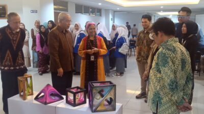 Kriya Tekstil dan Fashion UM Bandung Gelar Pameran Seni Rupa Bertajuk Ruparaksa