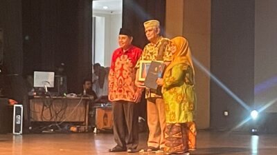 KH Hanbali Ahmad Mendapatkan Anugerah Lifetime Achievment dari Muhammadiyah Jawa Barat