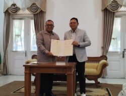 Pj Wali Kota dan Bupati Sukabumi Tandatangani Perpanjang Kerjasama Perkuat Potensi dan Pelayanan Publik