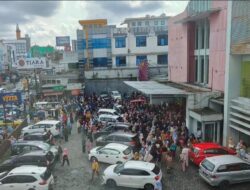 Tergiur Isu Diskon, Emak-Emak Berbondong-bondong ke Toserba di Sukabumi dan Berujung Kecewa
