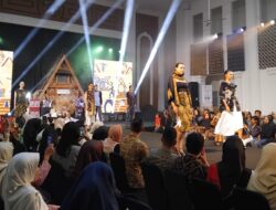 Lewat Peragaan Busana, Program Pendampingan Batik Fractal-LPS Tampilkan Motif dan Warna Menarik