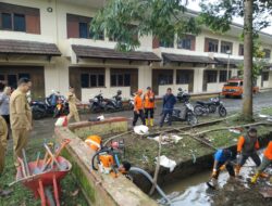 Pj Wali Kota Sukabumi Tinjau Langsung Penanganan Bencana Banjir di Jalan Kabandungan