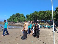 Pascalibur Lebaran, Tim Gabungan dan Pelajar Aksi Bersih-Bersih Sampah di Pantai Sukabumi