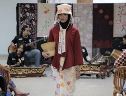 Mahasiswa Prodi KTF UM Bandung Gelar Pameran Karya Seni Hingga Peragaan Busana Bertajuk Sendyakala