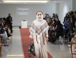 Pesan Kemanusiaan Lewat Fashion Show Bertema “Color of Humanity” di UM Bandung