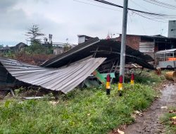 Puluhan Rumah di Warungkiara Sukabumi Rusak Diterjang Angin Kencang