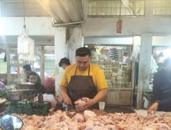 Jelang Puasa, Harga Daging Ayam dan Cabai di Pasar Tradisional Sukabumi Naik