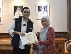 Perdana, Wakil Wali Kota Sukabumi Bobby Maulana Lepas 14 PNS Purna Tugas