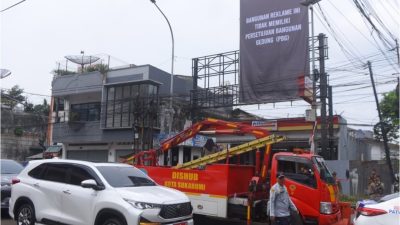 Tak Berizin, Bilboard dan Reklame di Sukabumi Ditertibkan
