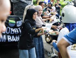 UM Bandung Meriahkan Konvoi Persib dengan Semangat Berbagi dan Promosi Kreatif