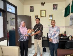 Perpustakaan Kelurahan Tipar Sukabumi Gelar Temu Wicara, Dorong Budaya Literasi Lewat Bedah Buku Kusmana Hartadji