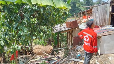 Longsor Terjang Ciaul Pasir Sukabumi, Satu Rumah Ambruk dan Tiga KK Terdampak