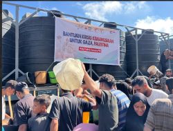 Menembus Reruntuhan, PMI dan Mitra Salurkan Air Bersih untuk Warga Gaza