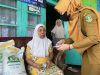 Bantuan Pangan untuk Lansia, Disabilitas, dan Warga Sakit di Tipar Sukabumi Diantar Langsung ke Rumah