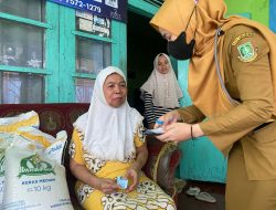 Bantuan Pangan untuk Lansia, Disabilitas, dan Warga Sakit di Tipar Sukabumi Diantar Langsung ke Rumah