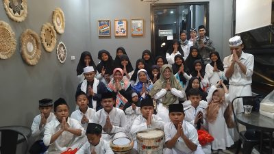 Puluhan Anak Yatim Panti Asuhan Muslimin Sukmawinata Sukabumi Ikuti Tasyakuran Lebaran Anak Yatim