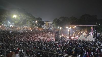 Di Lapang Merdeka Sukabumi, Gubernur Jabar KDM Disambut Ribuan Warga