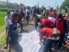 Petugas PMI Evakuasi Korban Tertabrak Kereta KA Pangrango di Cicantayan Sukabumi