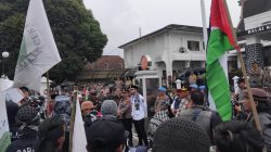 Di Depan Balai Kota Sukabumi, Ratusan Massa Garis Gelar Aksi Solidaritas Bela Palestina