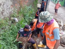 BPBD Kota Sukabumi Tangani Saluran Drainase Ambruk di Baros