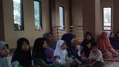 Semangat Puluhan Anak Yatim Belajar Agama di Kampung Cidadap Sukabumi, Meski Minim Perhatian