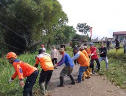 Kompak Banget! Warga, BPBD, dan Relawan Gotong Royong Evakuasi Longsor di Sukabumi