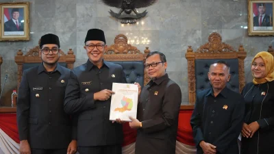 APBD Sukabumi 2026 Disahkan, Wali Kota Ayep Zaki Soroti Pemotongan Anggaran Hingga 24 Persen dan Tegaskan Dukungan untuk P2RW