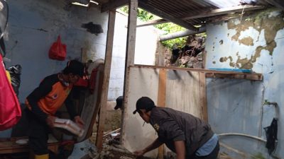 BPBD Kota Sukabumi Tangani Bencana Banjir dan Longsor di Karamat