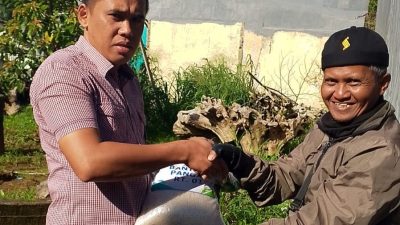 Aksi Peduli RT 01 Gading Kencana Asri, Bagi Bantuan Pangan untuk Lansia hingga Petugas Kebersihan