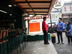 Dorong Kebersihan, DLH Sukabumi Sosialisasikan Pengelolaan Sampah di Jalan Ahmad Yani