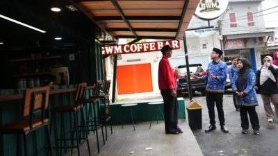 Dorong Kebersihan, DLH Sukabumi Sosialisasikan Pengelolaan Sampah di Jalan Ahmad Yani