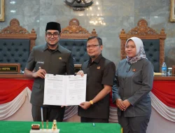 Ketua DPRD Kota Sukabumi Pimpin Rapat Paripurna Pembahasan Raperda Penyelenggaraan Peternakan dan Kesehatan Hewan