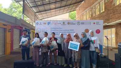 Filantra Salurkan Paket Sembako untuk Peringatan Hari Disabilitas Internasional PERTUNI Kota Sukabumi