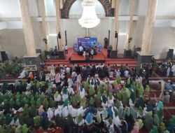 Momen Menggetarkan di Masjid Agung Kota Sukabumi, Warga Belanda Ucap Syahadat di Peringatan Isra Miraj