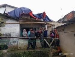Dua Titik Kota Sukabumi Dilanda Cuaca Ekstrem, BPBD : Satu Rumah Rusak dan TPT Ambruk