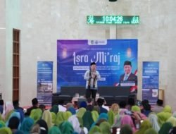 Wakil Menteri Luar Negeri Anis Matta Isi Ceramah di Peringatan Isra Miraj Masjid Agung Kota Sukabumi