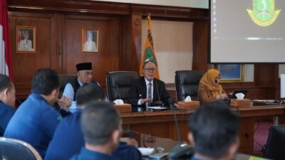 Gelar Pertemuan dengan PDAM dan PD Waluya, Wali Kota Sukabumi Dorong BUMD Profesional dan Berorientasi Profit