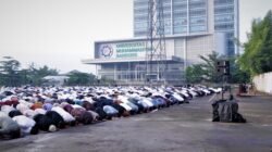 Lautan Umat Bersujud, UM Bandung Dipenuhi Spirit Kemenangan dan Pengampunan