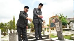 Rangkaian Hari Jadi, Ketua DPRD Kota Sukabumi Kang Wanju Ziarah Rombongan ke TPU dan Hadiri Peresmian Logo