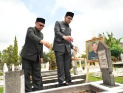 Rangkaian Hari Jadi, Ketua DPRD Kota Sukabumi Kang Wanju Ziarah Rombongan ke TPU dan Hadiri Peresmian Logo