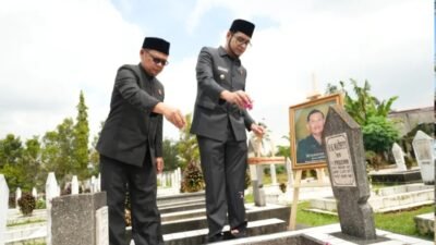 Rangkaian Hari Jadi, Ketua DPRD Kota Sukabumi Kang Wanju Ziarah Rombongan ke TPU dan Hadiri Peresmian Logo