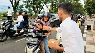 UM Bandung Berbagi Ribuan Takjil Ramadhan untuk Sivitas Kampus dan Masyarakat